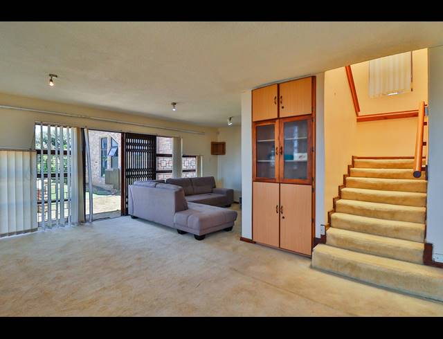 3 BEDROOM TOWNHOUSE RENTED IN BLUEWATER BAY